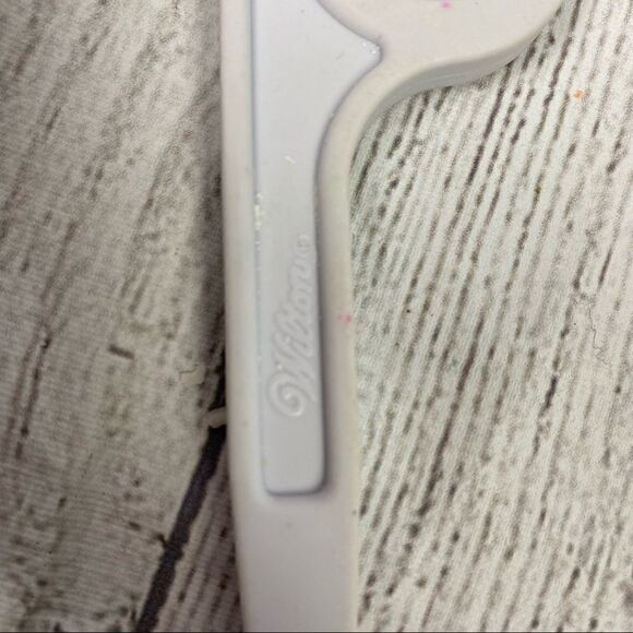 Wilton Fondant cutter & multi shape hand press - Picture 6 of 12